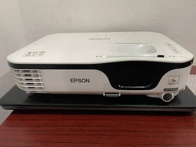 EPSON PROJECTET BRAND NEW  W12 latest generation