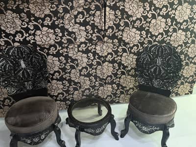 Set of 2 chairs with table