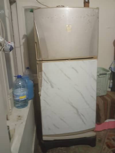 Dawlance Fridge freezer for sale 30000