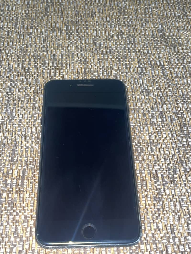 Apple iPhone 8 Plus 1