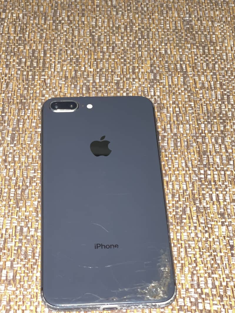 Apple iPhone 8 Plus 3
