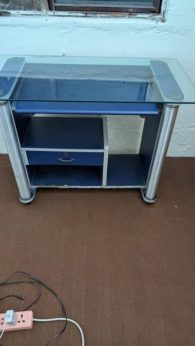 computer table for sale good condition