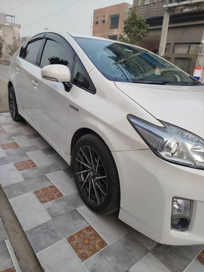 Prius 1.8 G pearl white