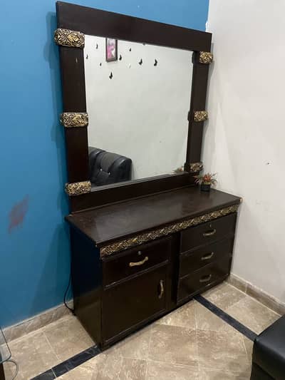 Dressing table for sale like a new condition pure wood new design