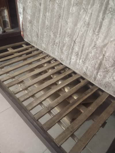 Used wodden bed for sale