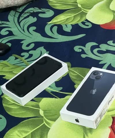 iphone 13 fectory unlock  sims chalni 4 month