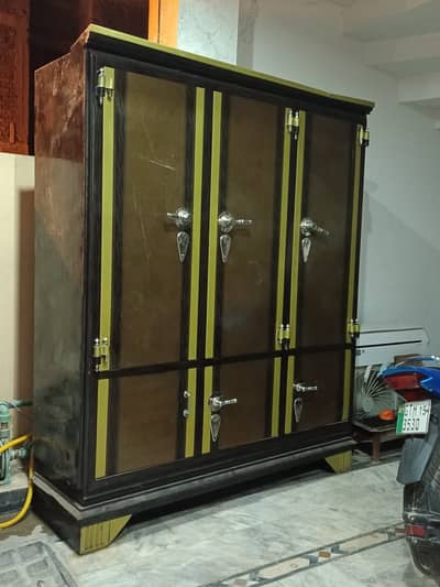 Beautiful Pakistan Steel wardrobe for sale