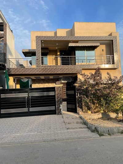 10 Marla Brand New House For Rent F Block.