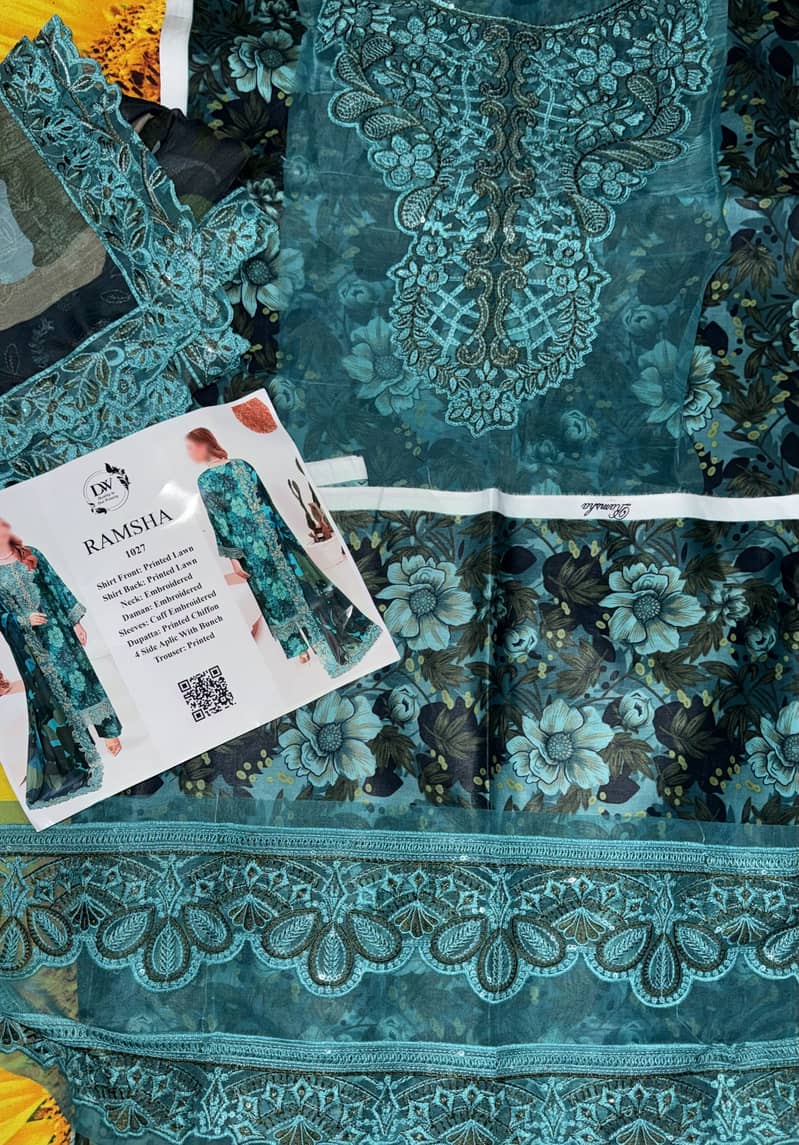 “خواتین کے خوبصورت اور فیشن ایبل کپڑے سیل پر – سستی قیمت 4