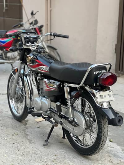 Black 125 First Owner