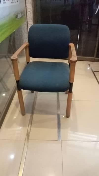 Executive revolver chair with long haed