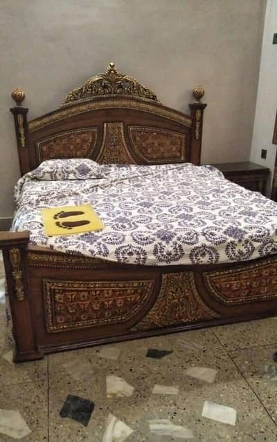 Bedroom Furniture Set (Well Maintained)