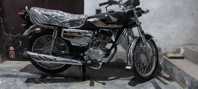 Honda 125 black and Silver edition new brand