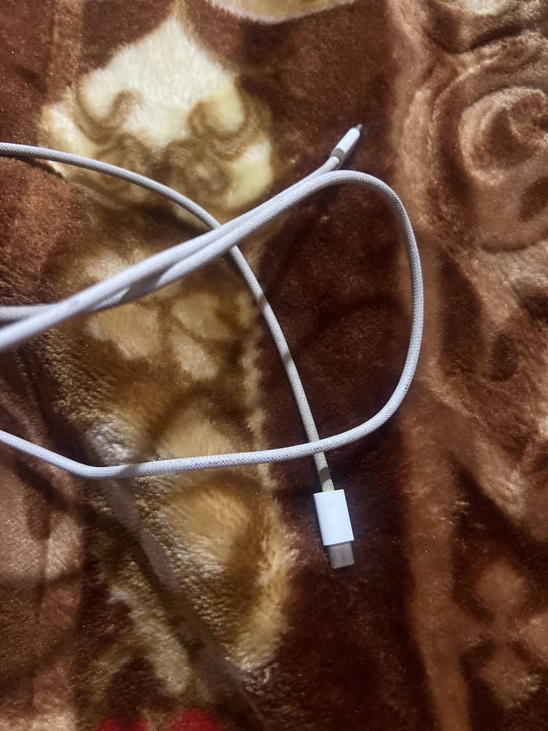 Iphone 16 pro cable 0