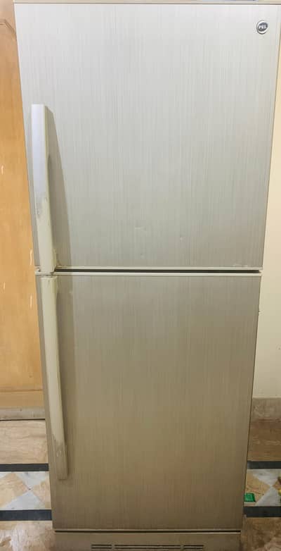 I wanna sale my refrigerator 16qb size in min condition