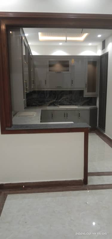 10 MARLA UPPER PORTION LIKE NEW