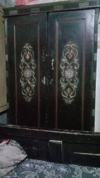 گھر کا فرنیچر ہے ڈریسنگ بیڈ سیف الماری اور برتن والی الماری مناسب میں