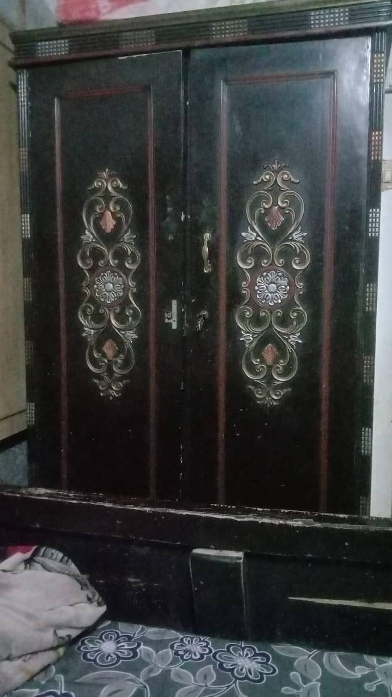 گھر کا فرنیچر ہے ڈریسنگ بیڈ سیف الماری اور برتن والی الماری مناسب میں 0