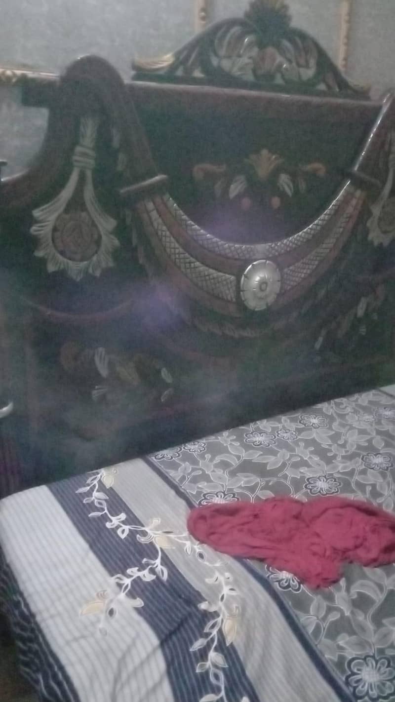 گھر کا فرنیچر ہے ڈریسنگ بیڈ سیف الماری اور برتن والی الماری مناسب میں 2