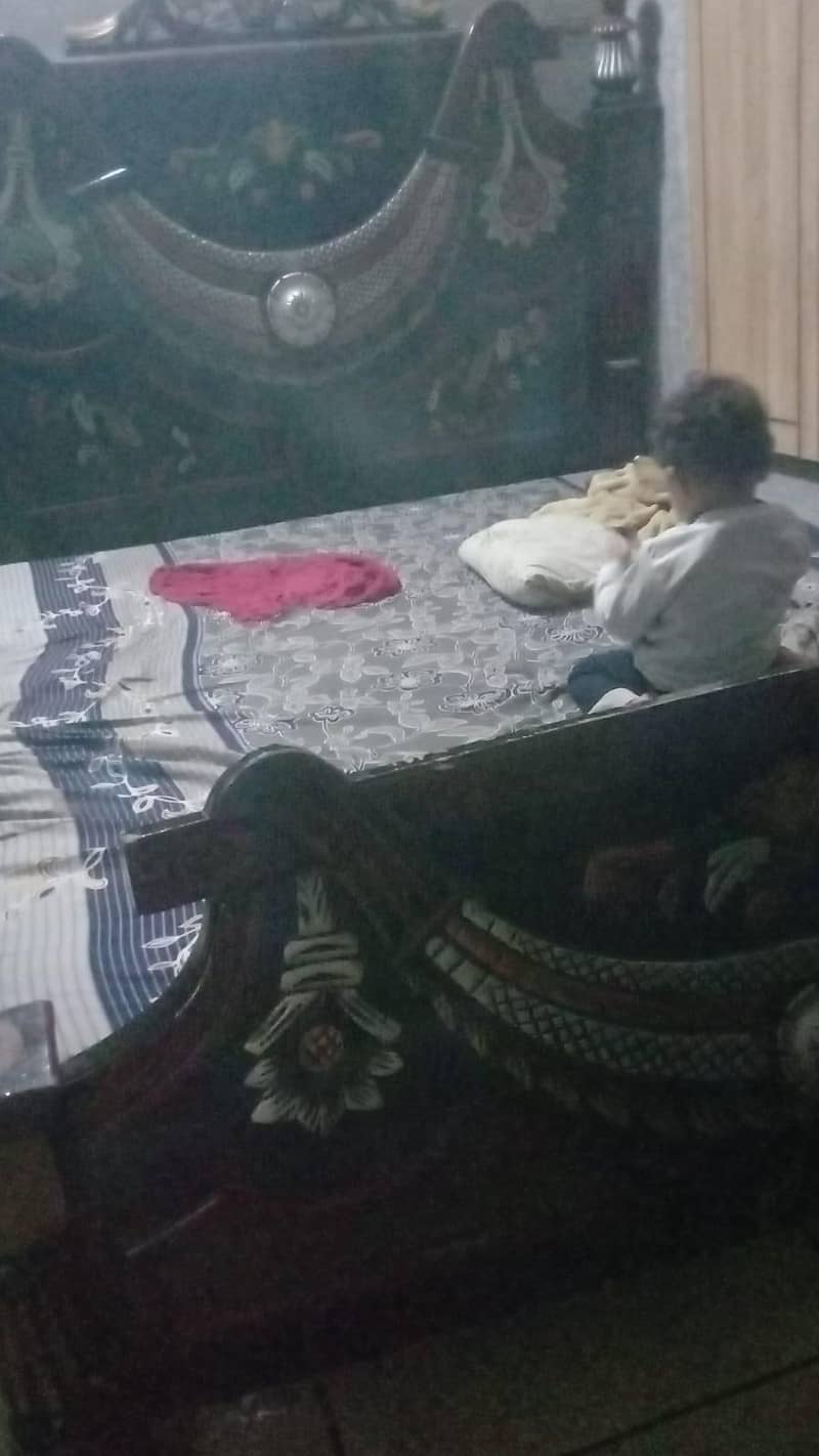 گھر کا فرنیچر ہے ڈریسنگ بیڈ سیف الماری اور برتن والی الماری مناسب میں 3