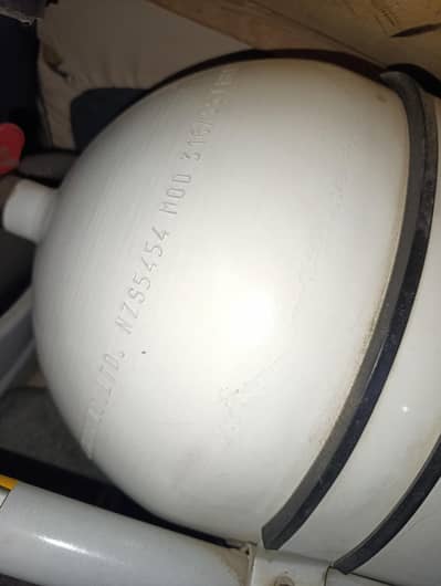 ORIGINAL CNG/LPG GAS CYLINDER WITH COMPANY FITTED.