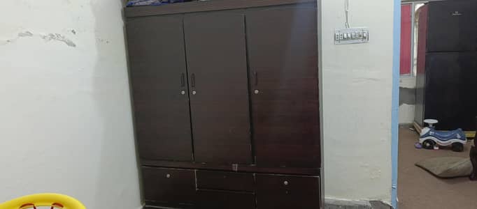 3 door cupboard use condition 10/8
