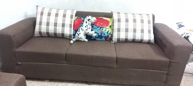 6 seater sofa se wiht good condition  in brown colour