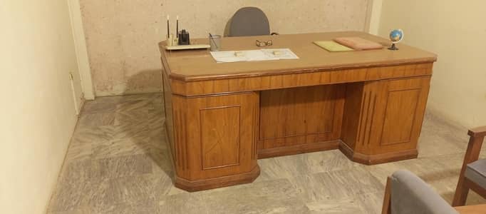 Office table urgent sale