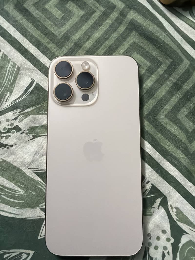 Iphone 16 pro max panel damage 1