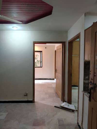 Two Bed Unfurnished flat in E-11/2 medical society, residential meter
