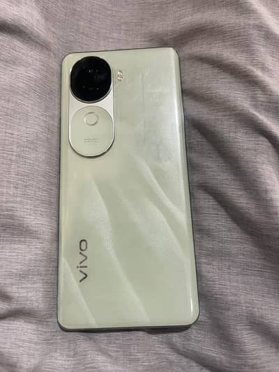 vivo v40e 16/256 with box and charger