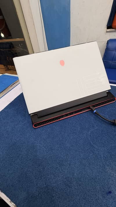 Dell Alienware M15 R3 (i7-10875H 32GB 512GB RTX 2070 SUPER (8gb)