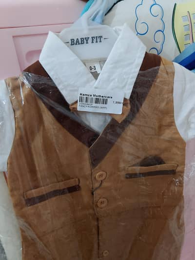 untouch brown ND white in colour 0 to 6 momth