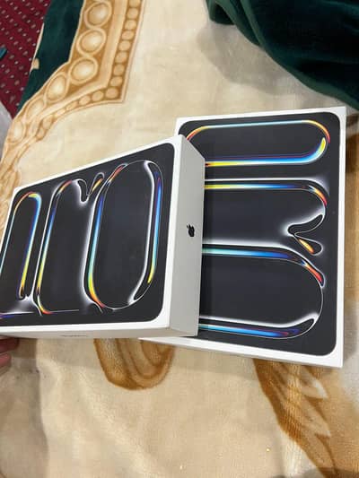 ipad M5 256 GB 11 inch Box pack l