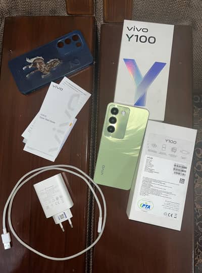 Vivo Y100 Mint Condition 10/10 box pack Contact: O318/4423/7O7