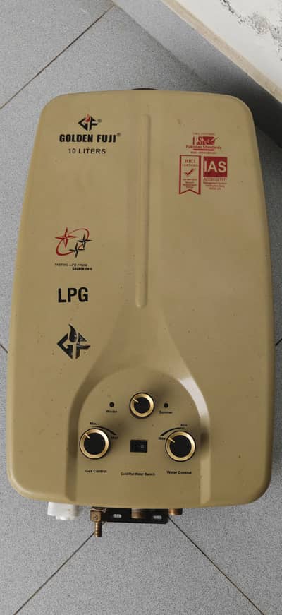 Slightly used instant geyser, 100% working, urgent sale