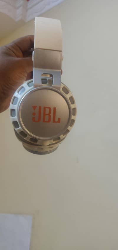 JBL ke headphone