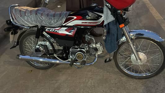 Bilkul new hai bike use he nhi ki 800 km Chali hai