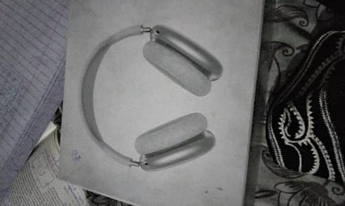 “AirPods Max style headphones. Working perfectly.