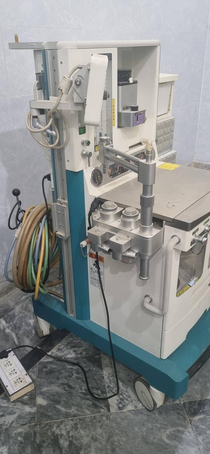 anesthesia machine with ventilator 1
