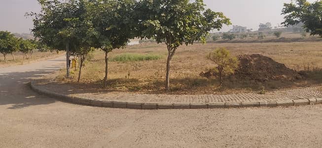 Best Location Corner Plot Available For Sale
