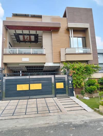 Prime Location House Sized 10 Marla Is Available For Sale In LDA Avenue - Block K