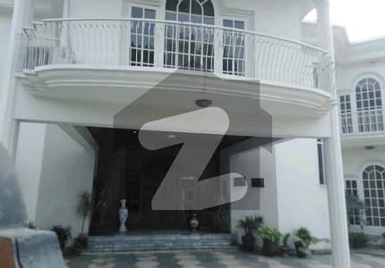 2 Kanal Spacious House Available In Cavalry Ground For Sale