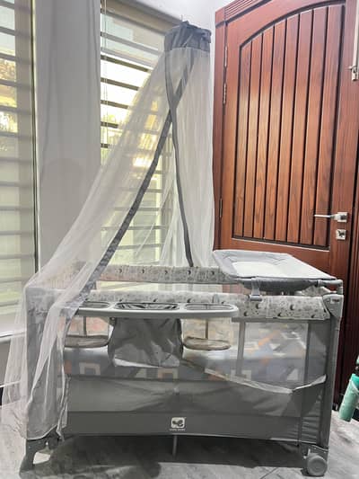 Selling this Babay Crib with changing station & playpen feature