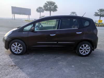Honda Fit Hybrid 1.3. Best Mileage Car for City Use
