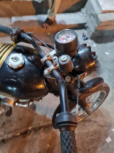 Eagle 70 converted to cafe racer