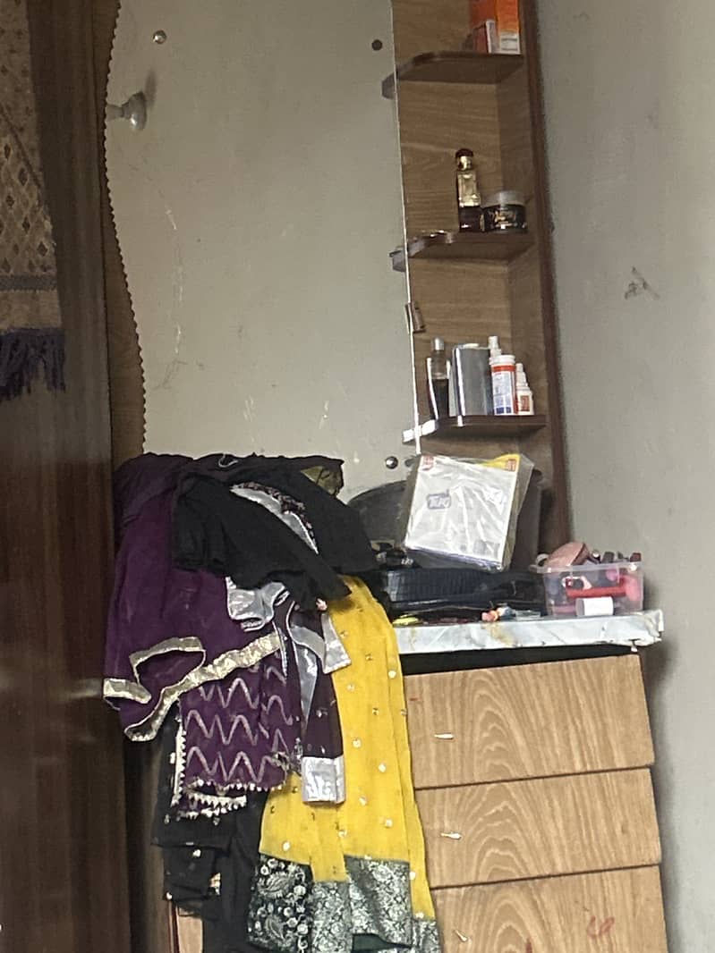 Dressing table 0