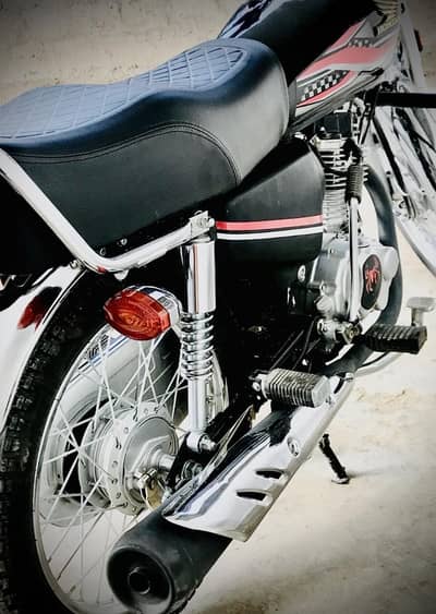 Honda 125(2025) double saman 10/10 Exchange available just with ybr