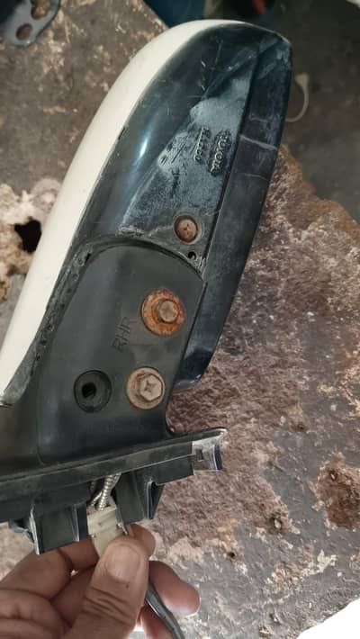 Toyota Corolla (2003-2008) side mirrors.