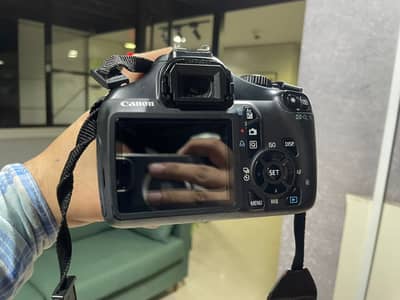 EOS 1100D With Macro 0.25m/0.8ft Lense